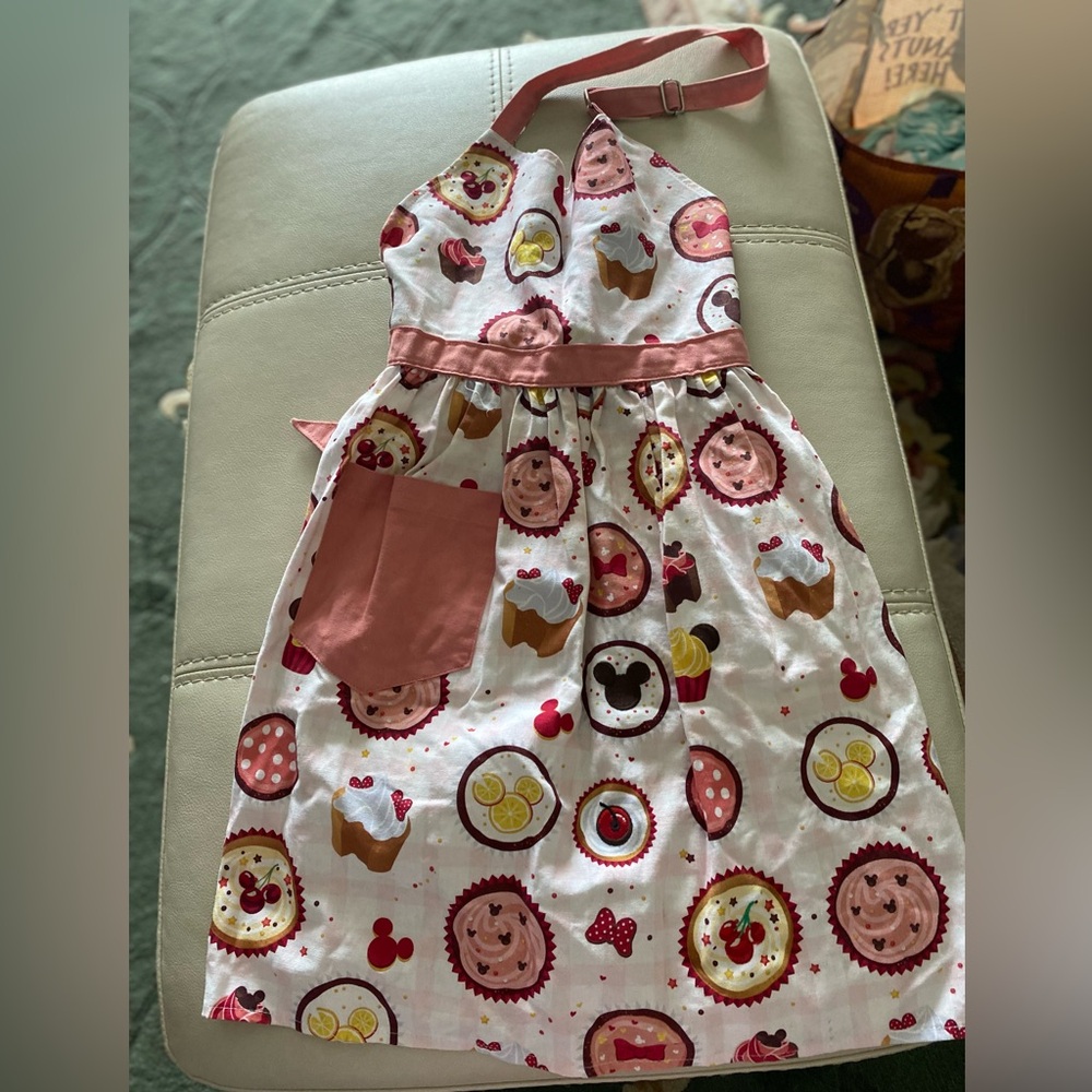 DISNEY MICKEY MOUSE CUPCAKE APRON FOR ADULTS